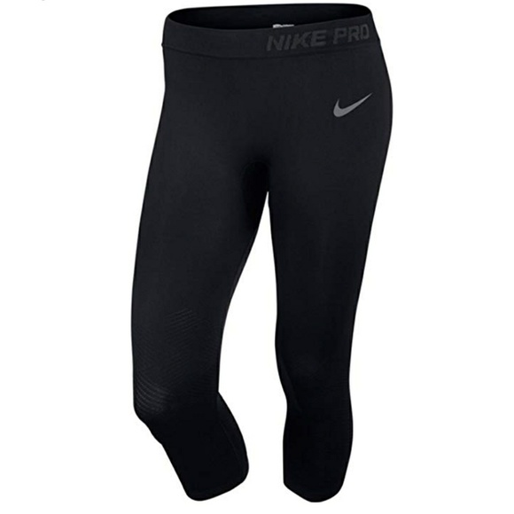 Nike Pants - Nike Pro Limitless 3/4 Legth Capri Training Tights